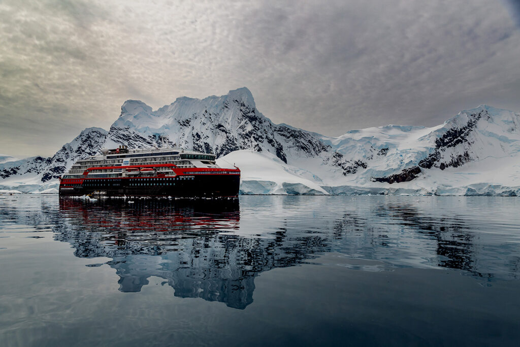 Hurtigruten Expeditions Completes Fleetwide Implementation of Starlink Maritime as Part of Managed Service Solution from Speedcast